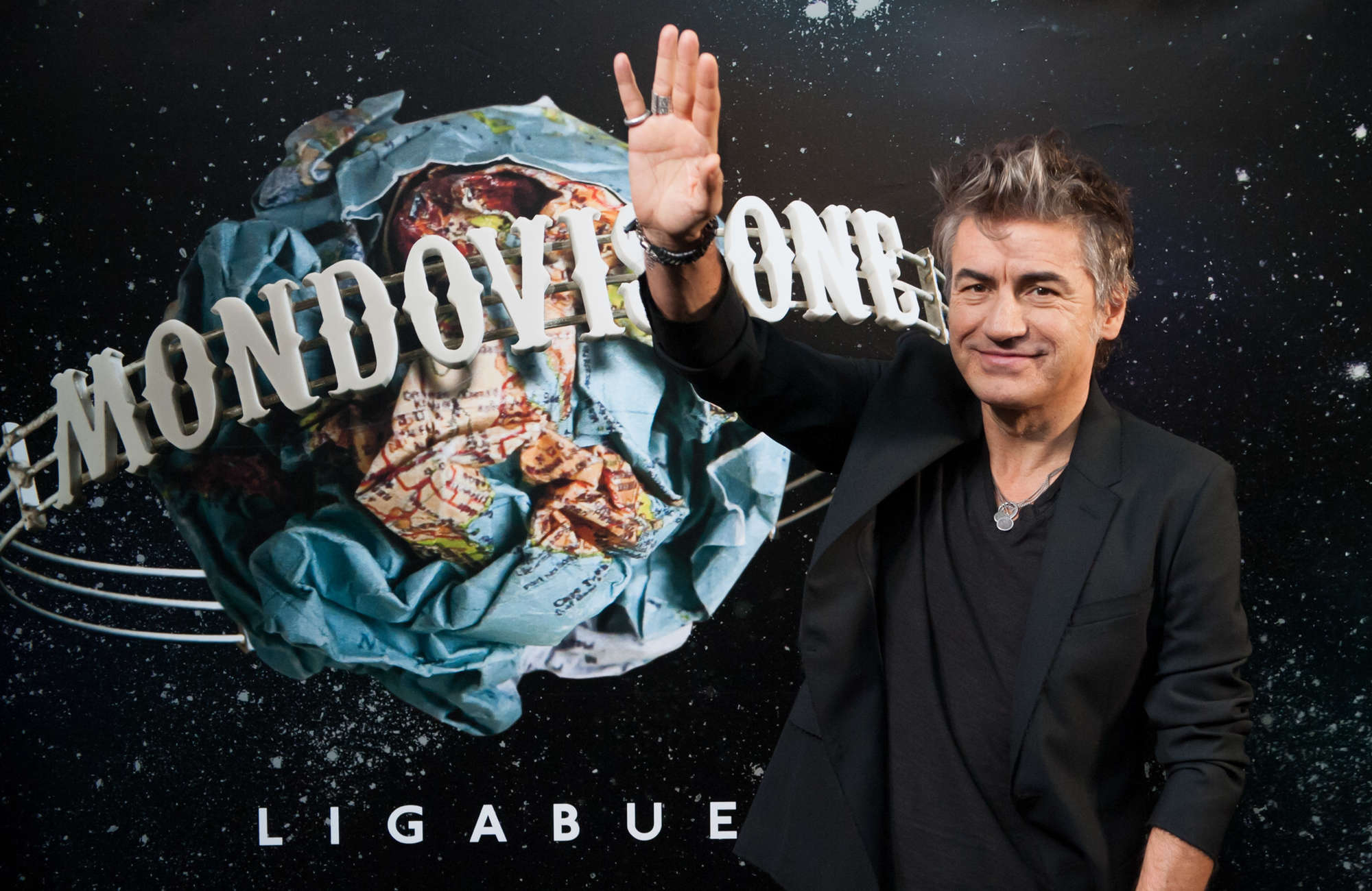 Ligabue: nel 2013 nessuno ha venduto tanti album come lui