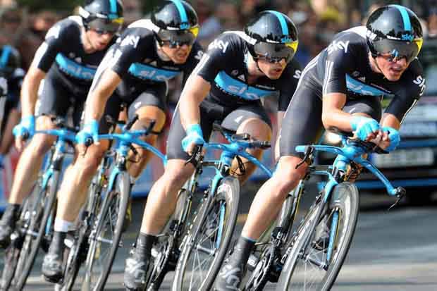 Il ciclismo sotto la Ghirlandina