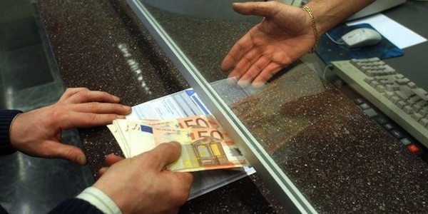 CHIUDONO LE BANCHE