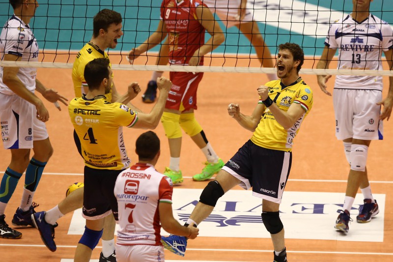 VOLLEY MODENA SOLA AL COMANDO