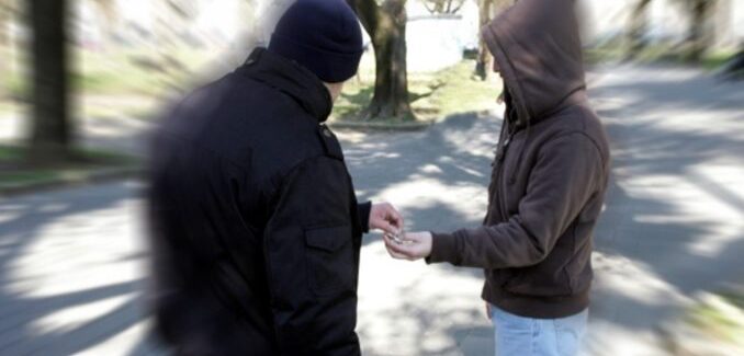 SASSUOLO: SEGNALATO UN CLANDESTINO SPACCIATORE