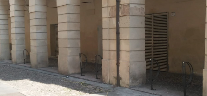 MODENA: RIPRISTINATI I PORTABICI IN VIA GOLDONI