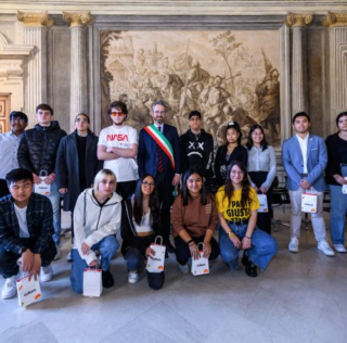 BOLOGNA: IL SINDACO INCONTRA I NEO ITALIANI “DICIOTTENNI”
